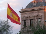 220px-Bandera_Nacional_de_España_(Pl._Colón,_Madrid)_03