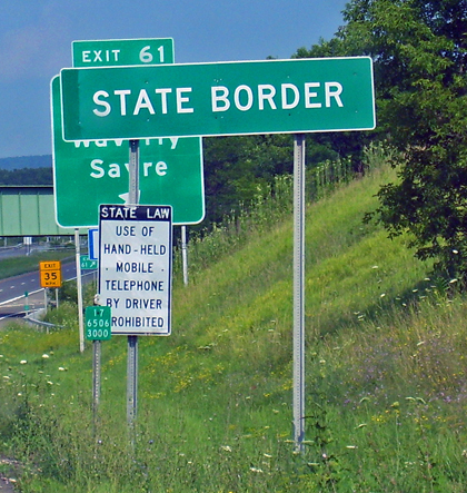 State_border_sign_on_NY_17